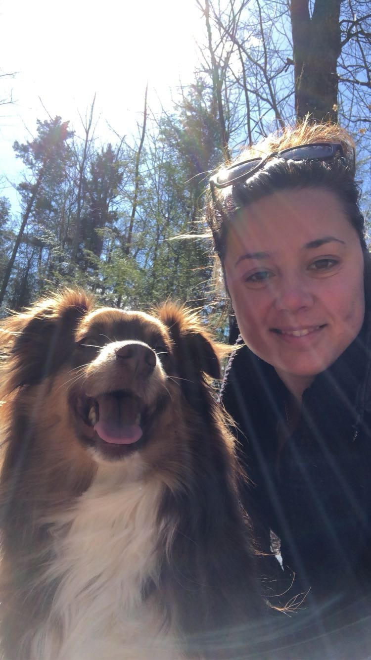 Carolyn Valade, du Coeur d'Haku, avec un chien